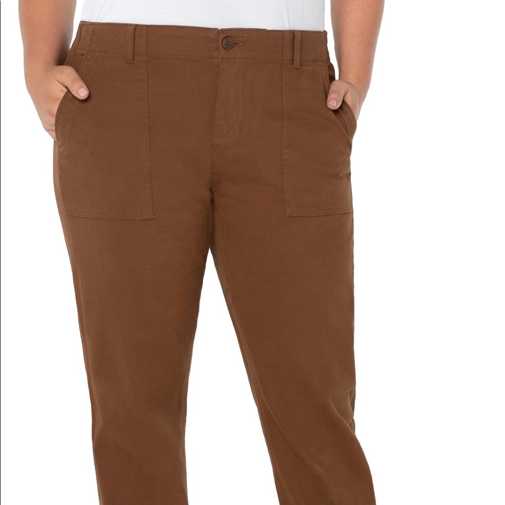 NWT plus size Crop utility pant with zip hem